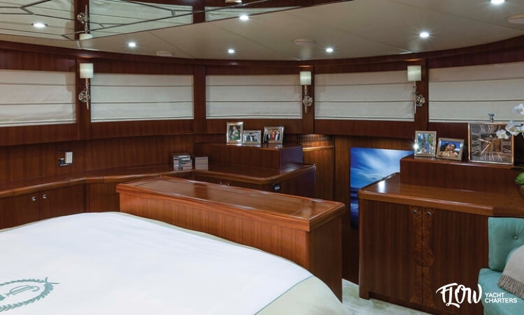galeria_site_1987e6_170_barco_johnson_203_motor_yachts_-_32_mts_2010 (1)