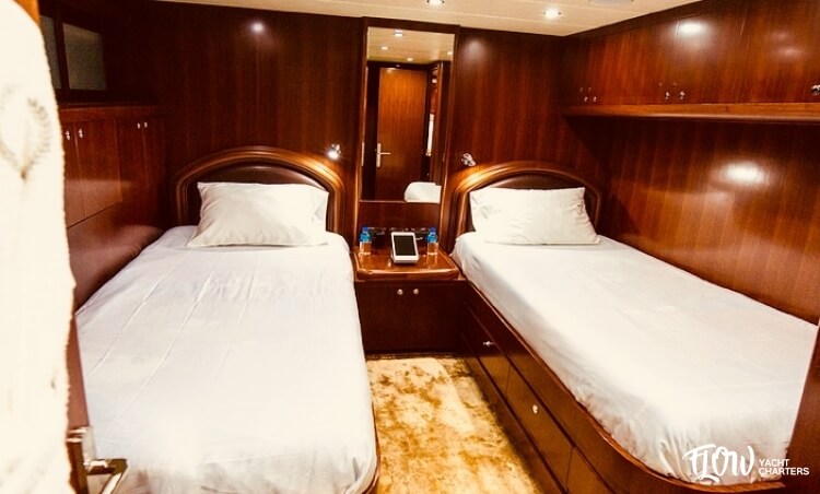 galeria_site_33cb65_170_barco_johnson_203_motor_yachts_-_32_mts_2010 (1)