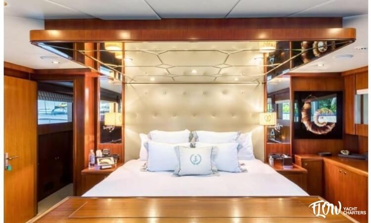 galeria_site_4f6b47_170_barco_johnson_103'_motoryacht_-_32_mts_2010 (1)