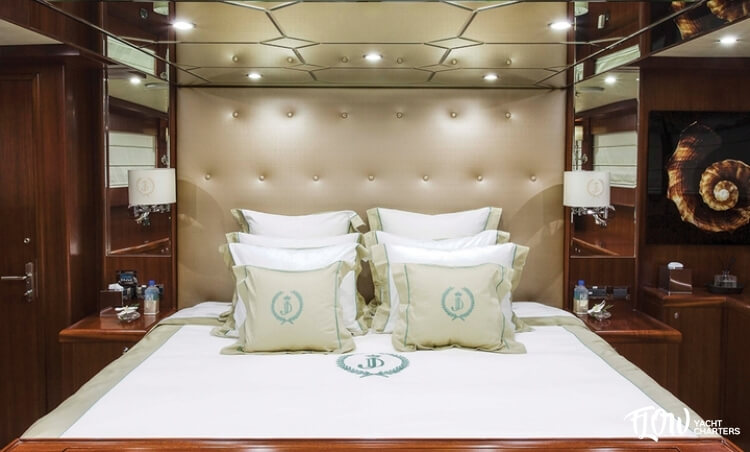 galeria_site_66dd11_170_barco_johnson_203_motor_yachts_-_32_mts_2010 (1)