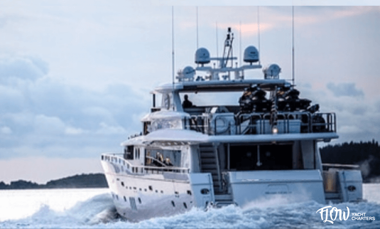 galeria_site_68c2e3_170_barco_johnson_203_motor_yachts_-_32_mts_2010 (1)
