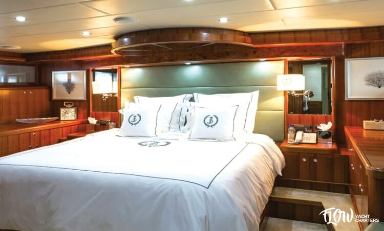 galeria_site_83a8a6_170_barco_johnson_203_motor_yachts_-_32_mts_2010 (1)