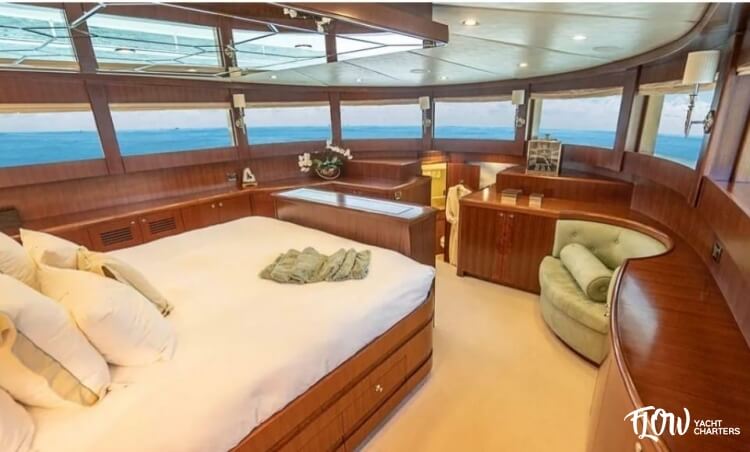 galeria_site_b9d395_170_barco_johnson_103'_motoryacht_-_32_mts_2010 (1)