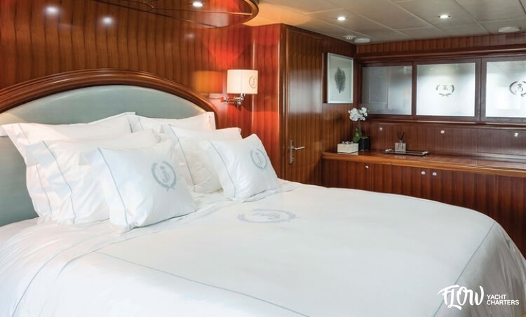 galeria_site_f14151_170_barco_johnson_203_motor_yachts_-_32_mts_2010 (1)